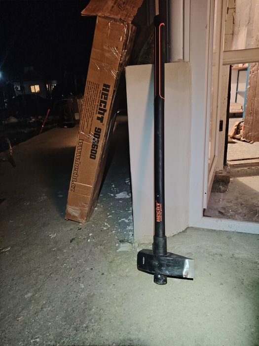 Брадва тип чук доста масивна