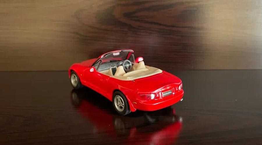 Продавам метална количка Mazda MX-5 (NB) в мащаб 1:43