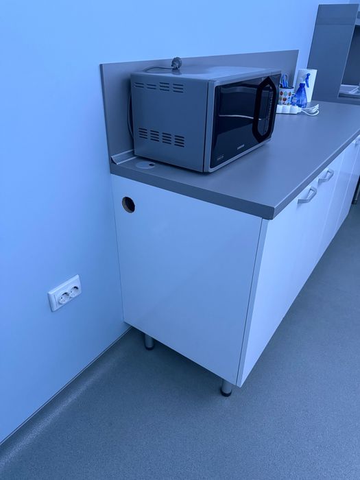 Шкаф долен с работен плот с 4 врати и борд