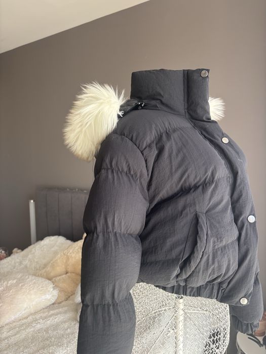 Яке бомбер на Barrels and Oil