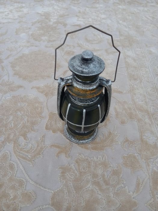 ceas decorativ sub forma de lampas