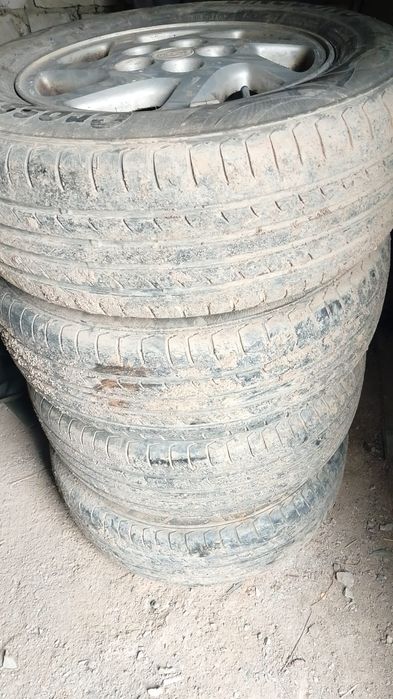 Продам резину с дисками на нисан цефиро