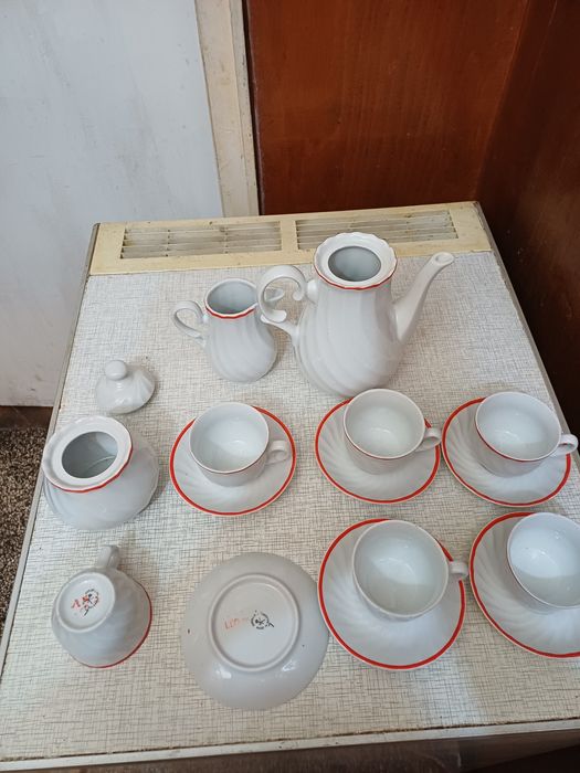 Порцеланов сервиз за кафе Изида