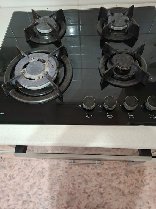 Продам б/у газовую  плиту HANSA