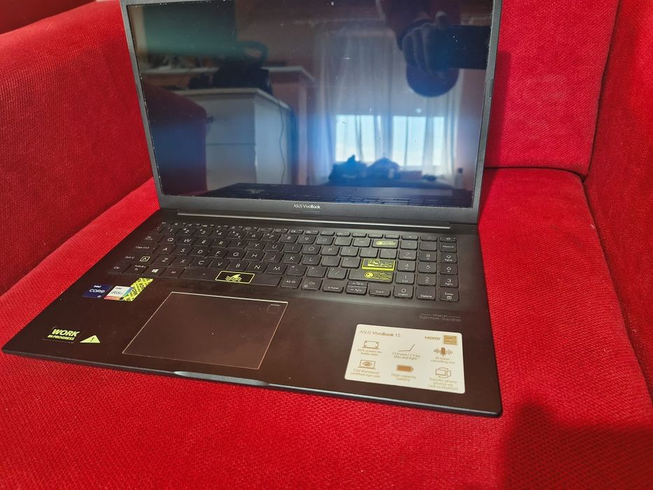 Laptop asus folosit foarte putin