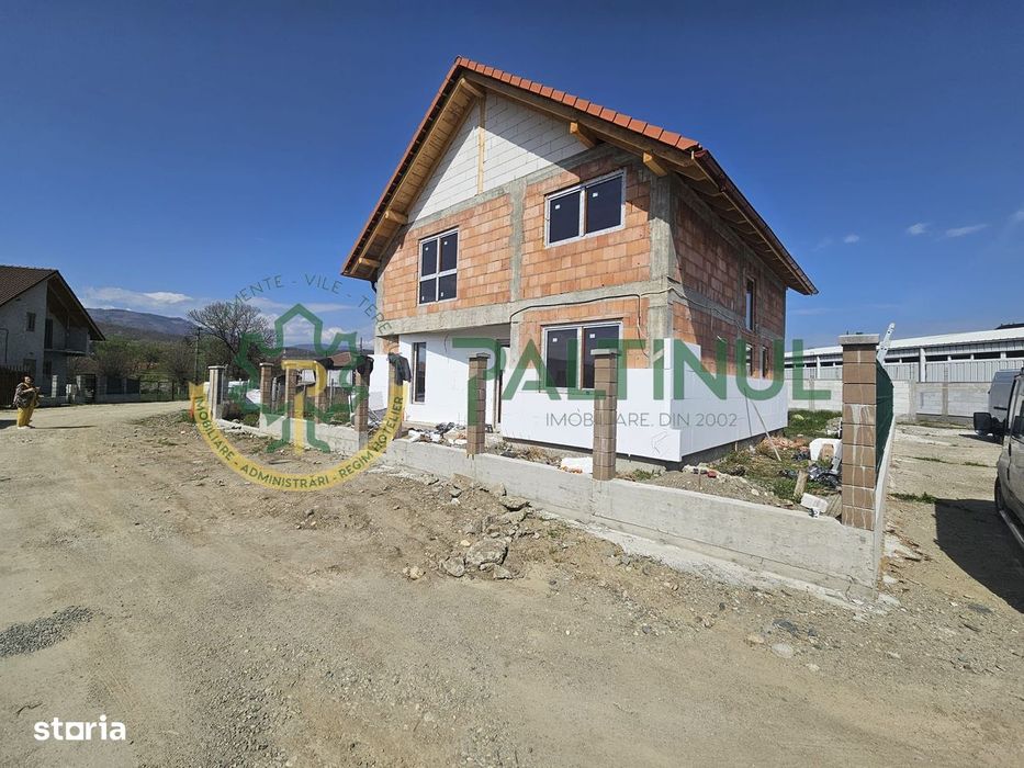 Casă de vânzare în Tălmaciu, spațiu generos, exterior la cheie, interi