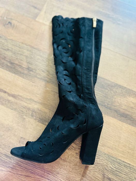 Vând sandale superbe