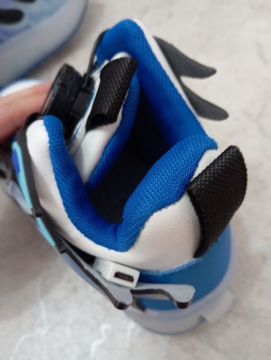 Продам кроссовки ролики