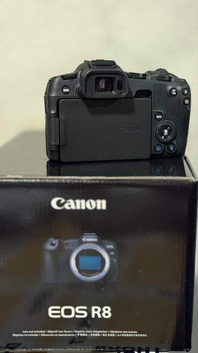 НОВО!!! Безогледален фотоапарат Canon - EOS R8, 24.2MPx, Black + Батерия LP-E17