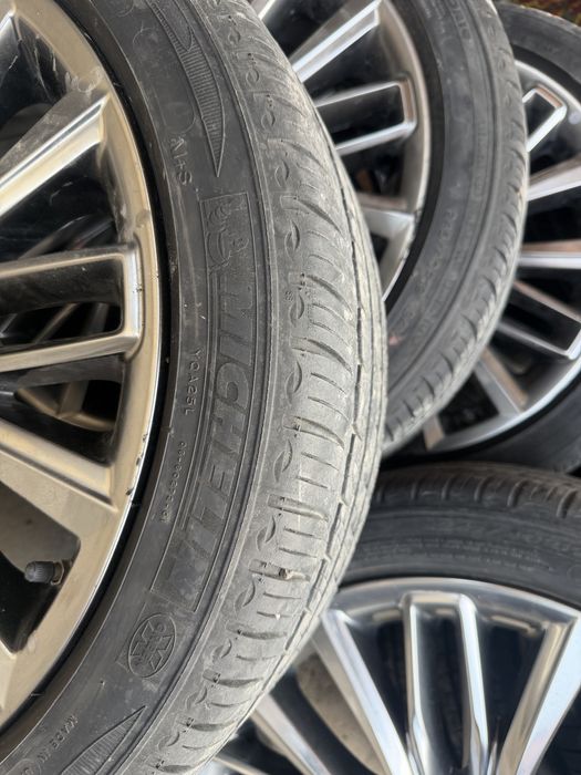 Покрышка 245/40/19