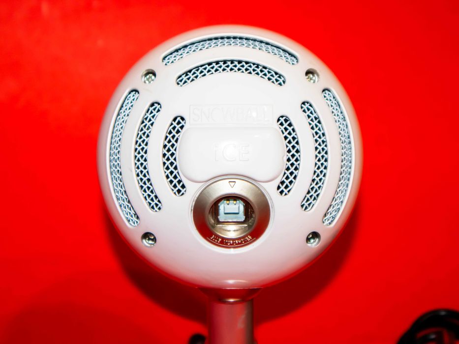 Бял USB микрофон Logitech Blue Snowball iCE, подкаст стрийм запис звук