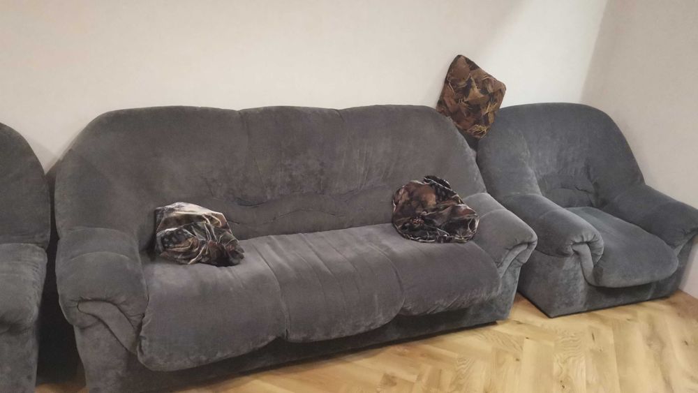 Диван и два кресла