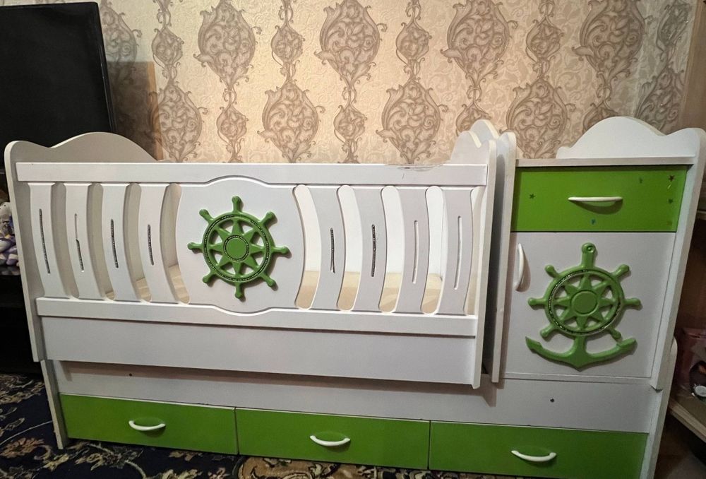 Детская кроватка