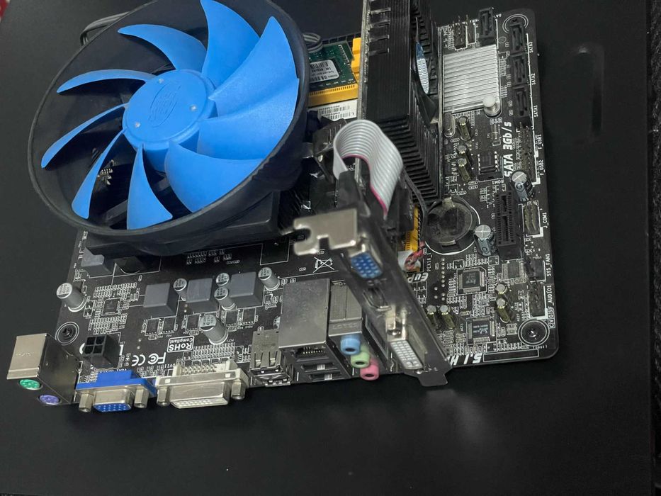 Материнская плата в сборе с видеокартой