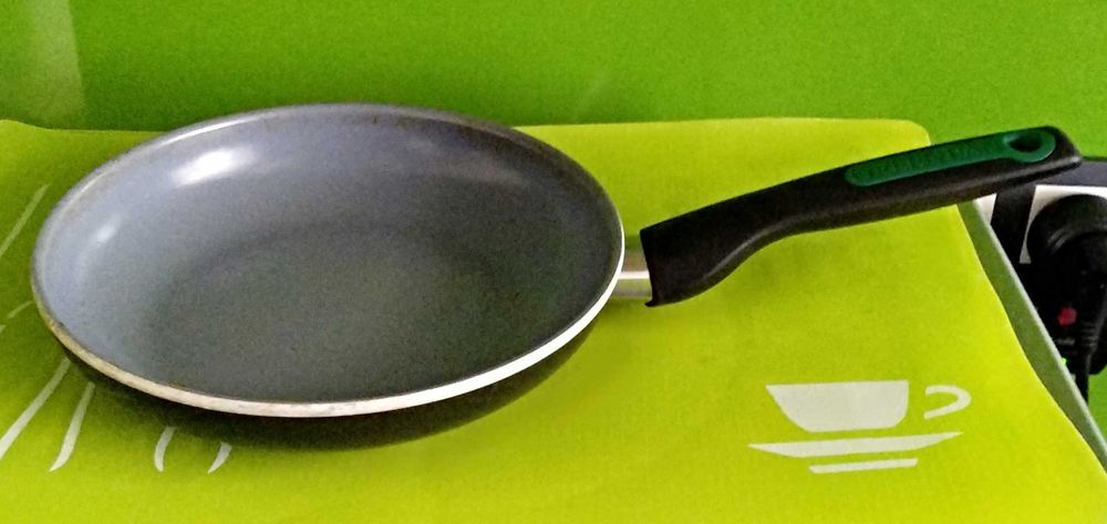 Продам 2 сковороды и ковш