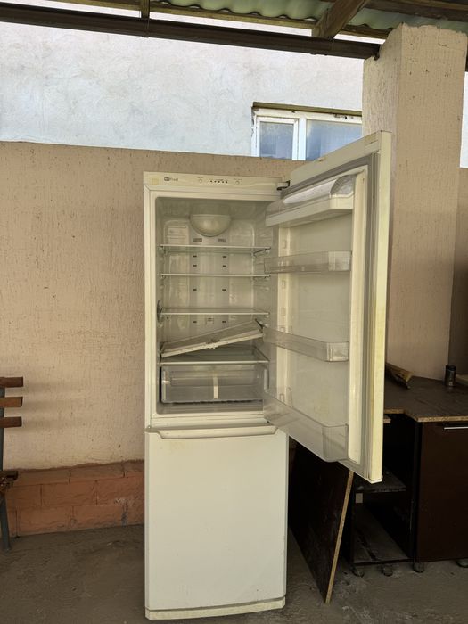 Продам бу кухонный гарнитур с холодильником