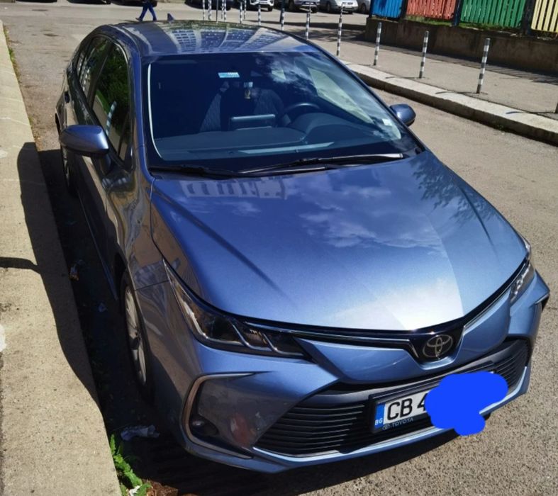 Лек автомобил Toyota Corolla