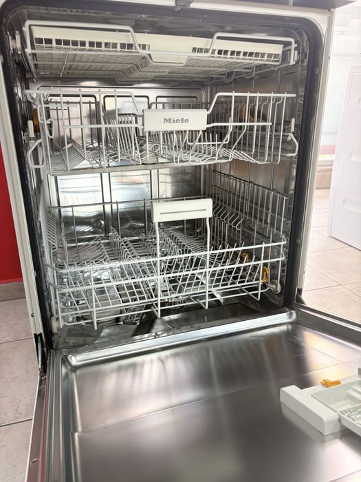 Miele G 4203 sc свободностояща миялна 14 комплекта  /24 мес гаранция