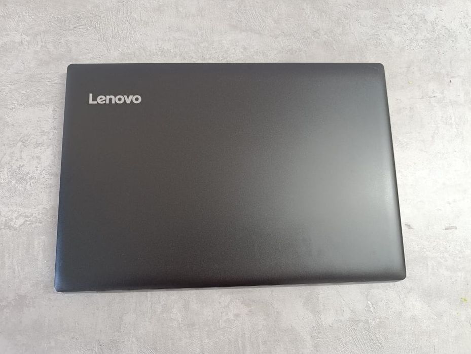 Lenovo ideapad 330-15AST.