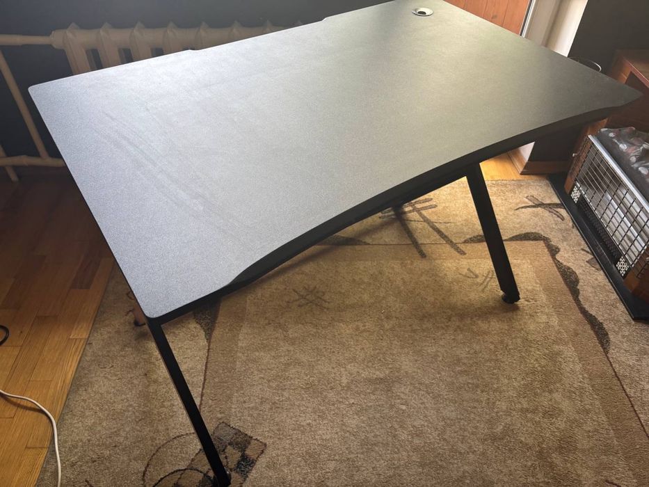 Стол компьютерный Trust GXT 711 Dominus