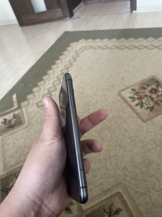 Продам айфон 11