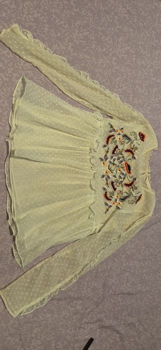 Bluza vaporoasă cu maneca lungă,din sifon brodat