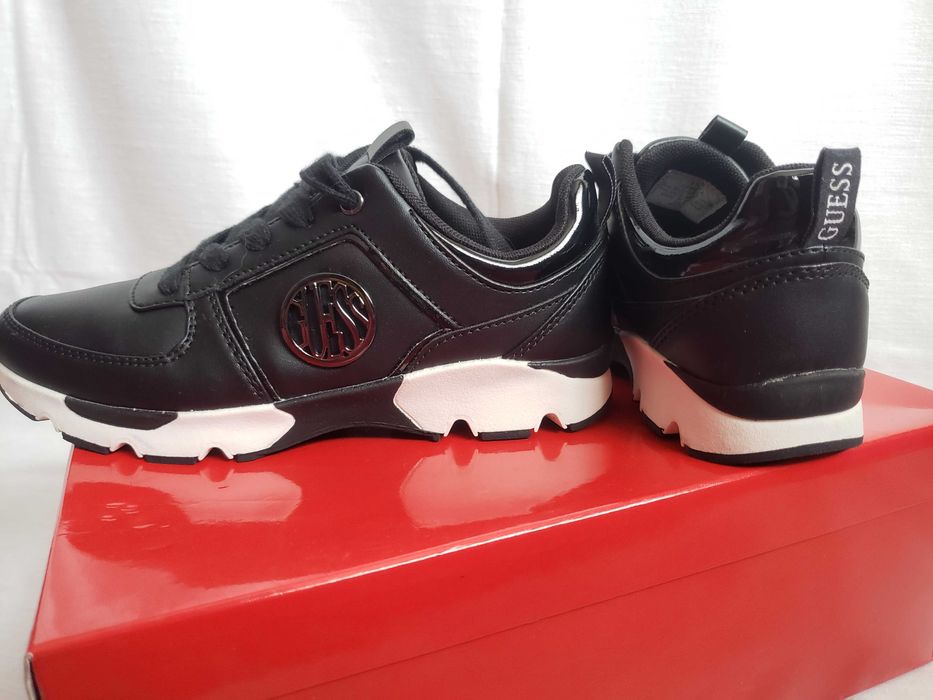 Adidasi GUESS - ca noi