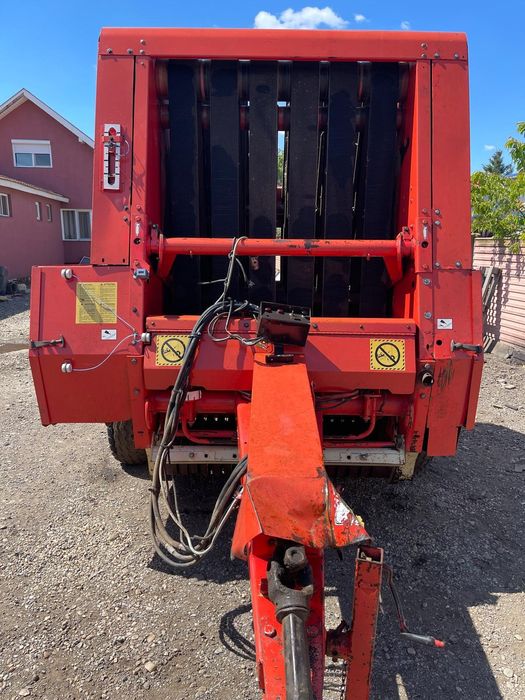 Presa de baloti rotunzi balotiera Fiatagri Hesston 5540 recent adusa