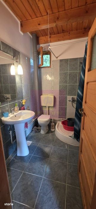 Cabana cu 5 camere de vanzare in Provita
