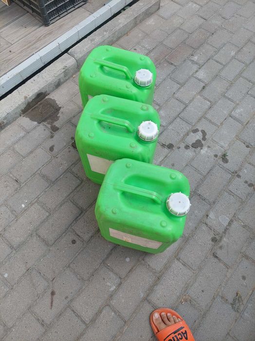 продам канистры 20 л