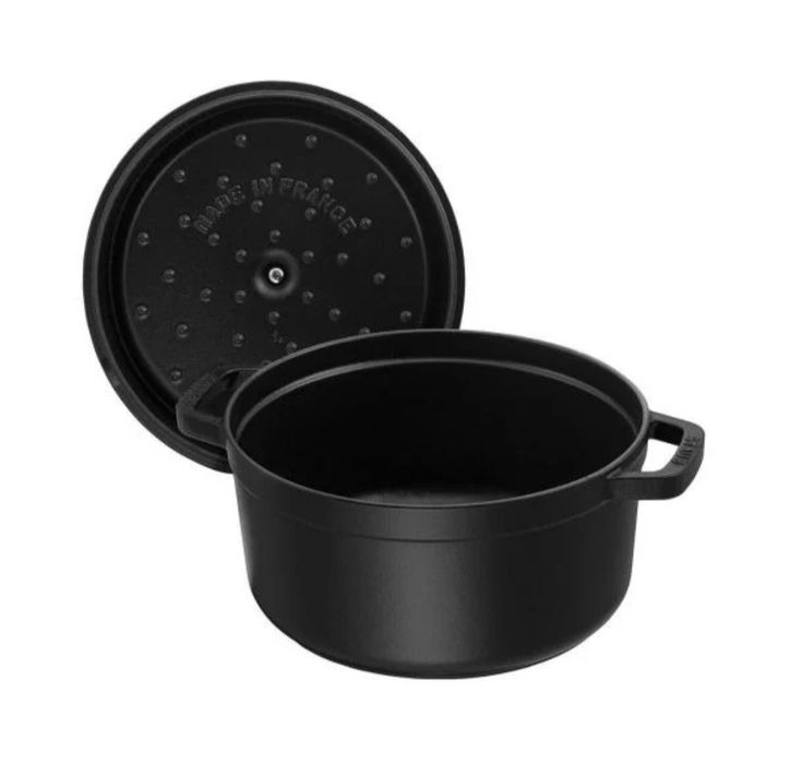 Чисто нова френска чугунена тенджера Staub Cocotte 24 см (Черен мат)