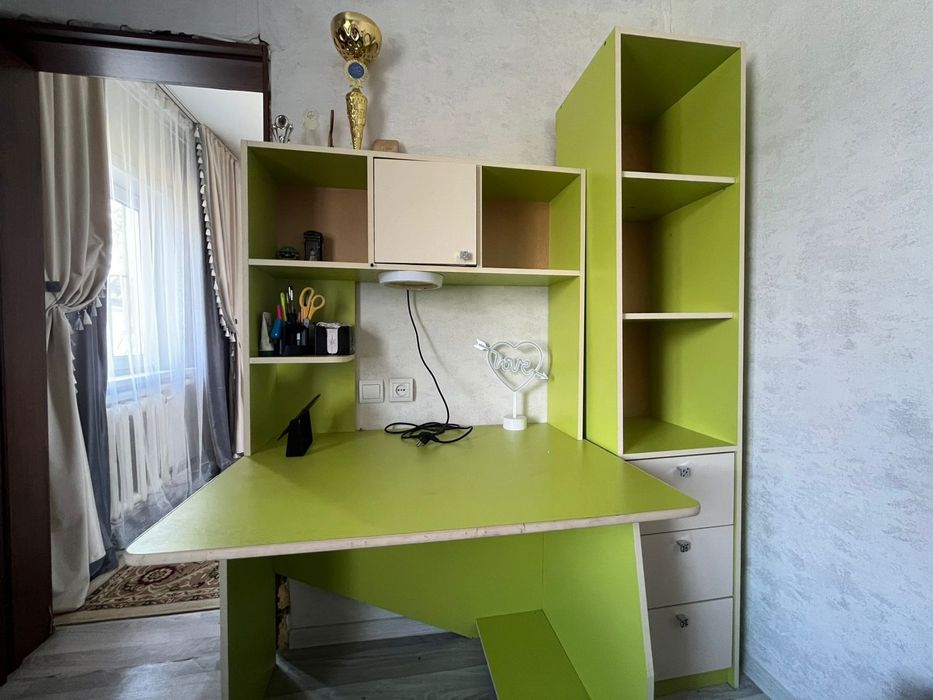 Продам парту+шкаф