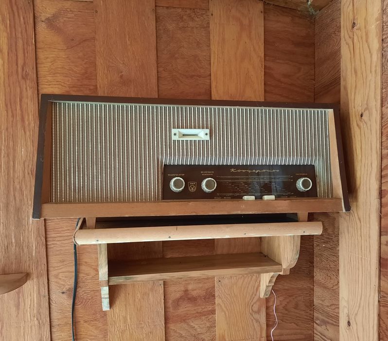 Старо радио Концертино  1963 г. произведено във В. Търново- топ