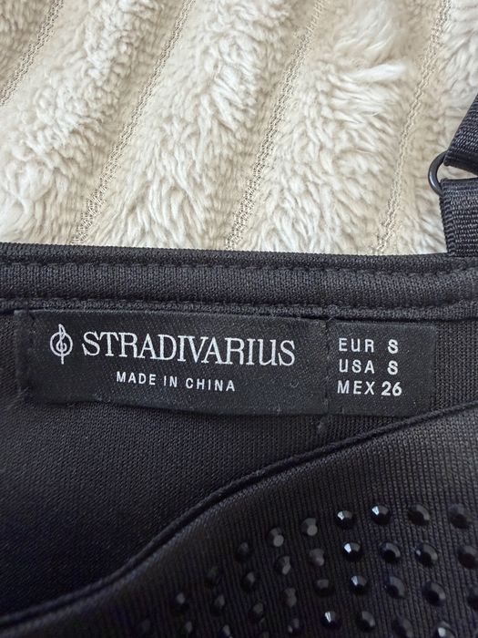 Черен топ от Stradivarius
