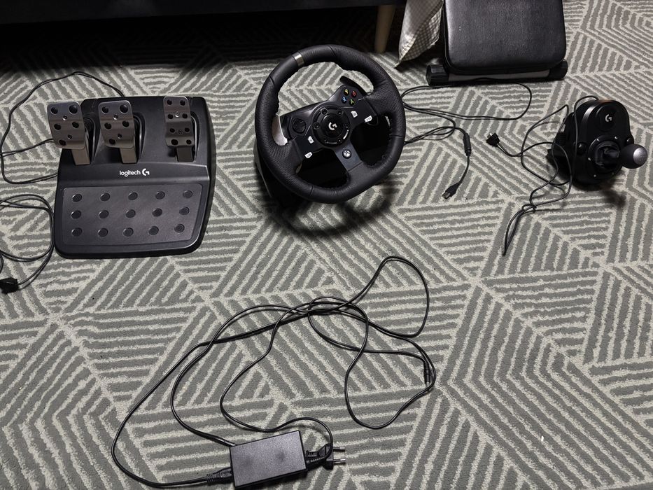 Volan logitech g920 cu schimbator pentru pc/xbox foarte putin folosit