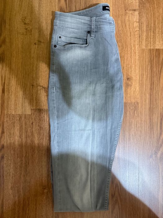 Сиви Дънки. Чисто нови! Слагал съм ги много малко време.