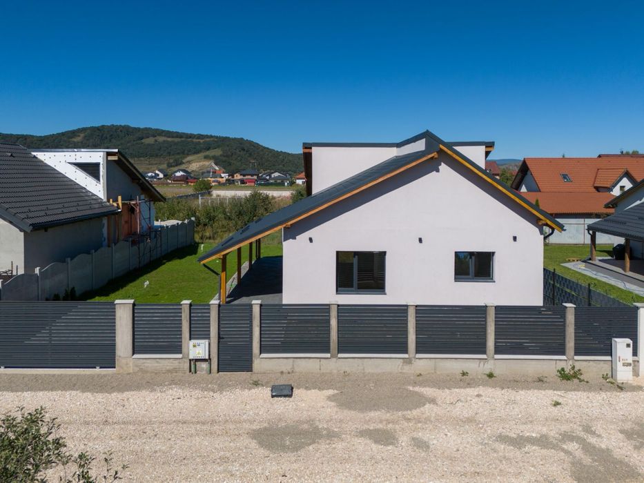 Casa individuala cu 3 camere, toate utilitatile - Harman, Brasov