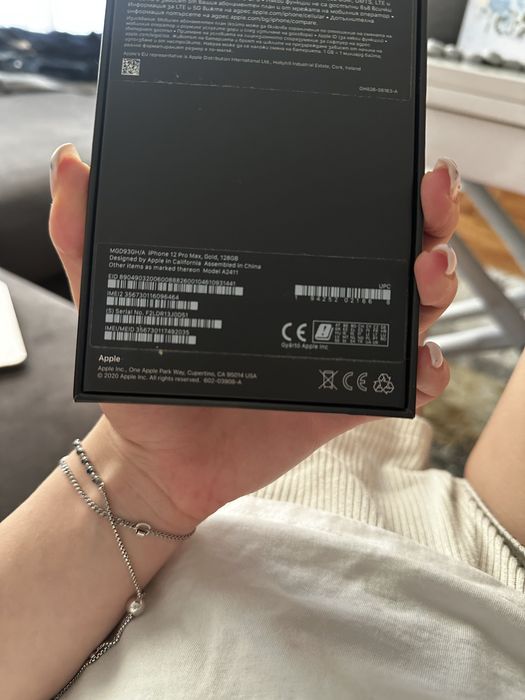 Iphone 12 Pro Max Gold с подарък