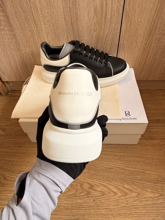 Adidasii de barbati Alexander Mcqueen negrii