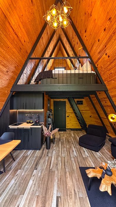 CABANE A-FRAME de închiriat cu ciubar la Predeal