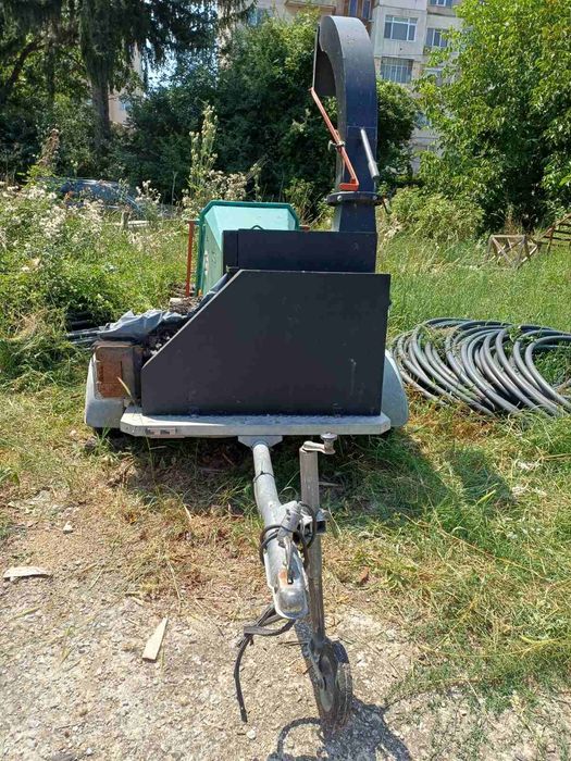 Продавам дробилка за клони Berkili