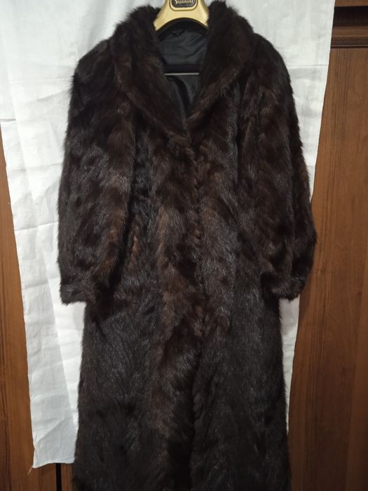 Женская норковая шуба.