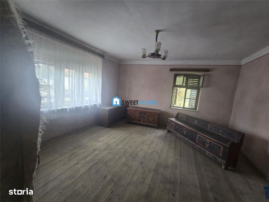 Casa Traditionala cu Teren Generos de Vanzare Mandra