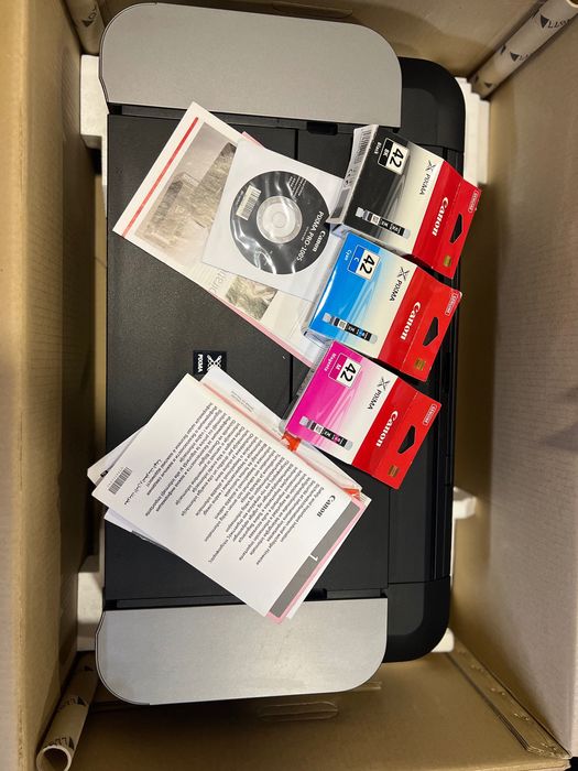 Canon pixma 100 Pro + кашон с мастила и аксесоари