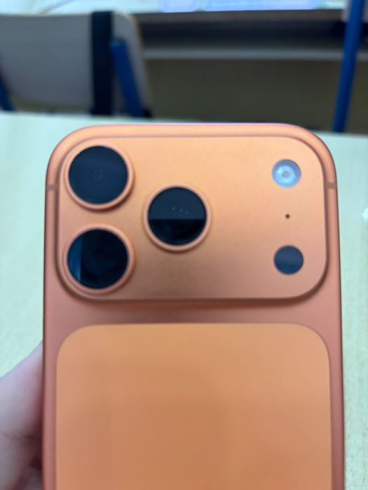 iPhone 17 Pro с гарантие
