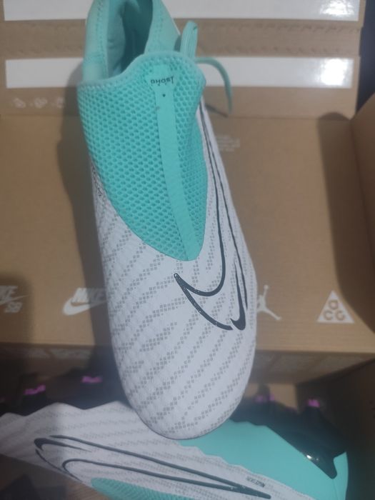 Продавам чисто нови бутонки