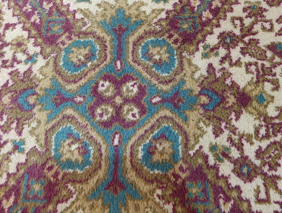 Продаётся ковёр.