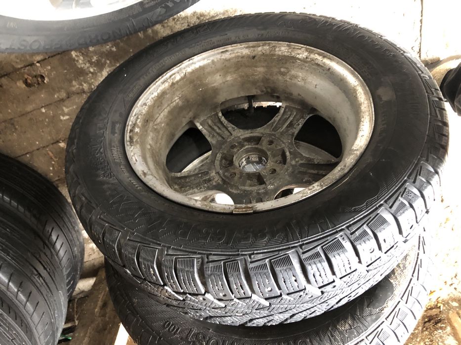 Продам срочно резину с дисками