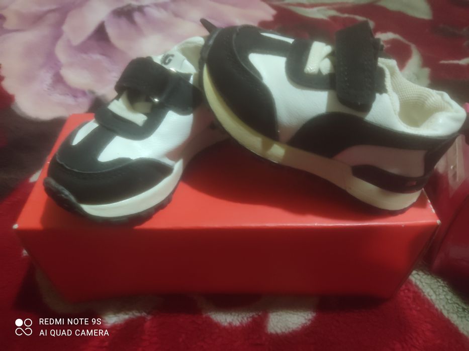 Детские кроссовки