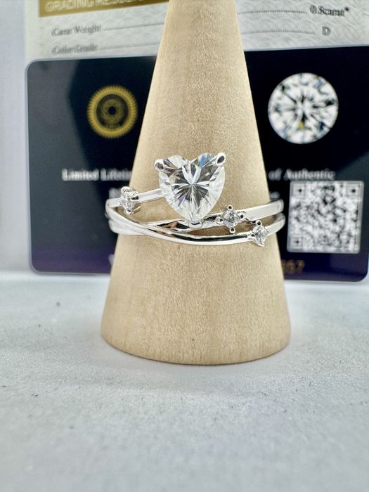 Сребърен пръстен с мойсанит (Диамант) 0.8 карата